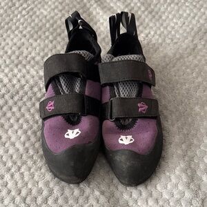 Women's Athletic Climbing Shoes - Purple and Black
